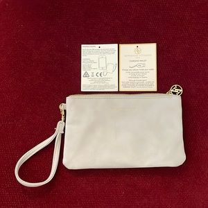 Adrianne Vittadini Charge Wallet NWOT